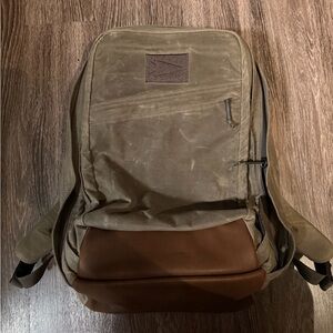 GR2 - HERITAGE WAXED
CANVAS 34L Dark Oak